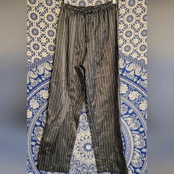 Winter silky pajama set - Picture 2 of 6